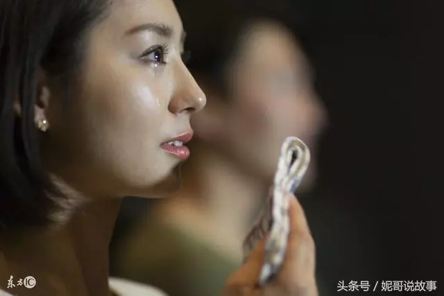 嫁給鳳凰男的生活,打落牙齒活血吞!