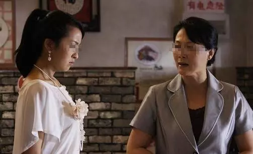 我癱瘓後被兩個兒子拋棄,女兒收留我,五年後兒子悔青了腸