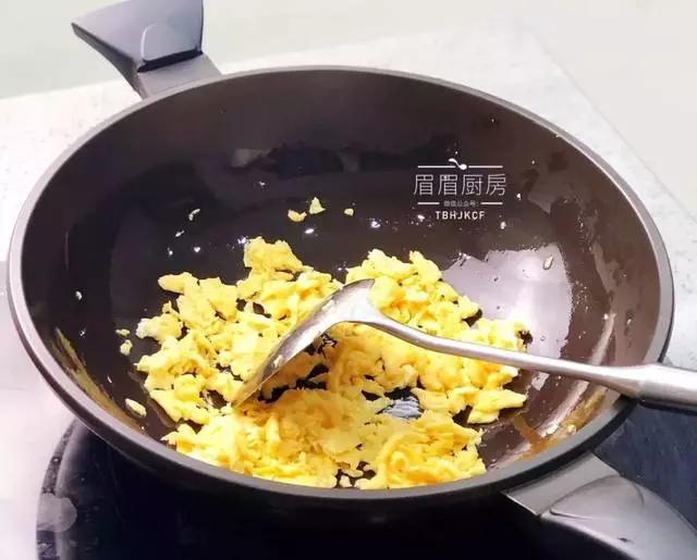 皮酥餡香,底部焦脆的冰花水煎包,一口氣能吃五個!