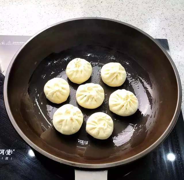 皮酥餡香,底部焦脆的冰花水煎包,一口氣能吃五個!