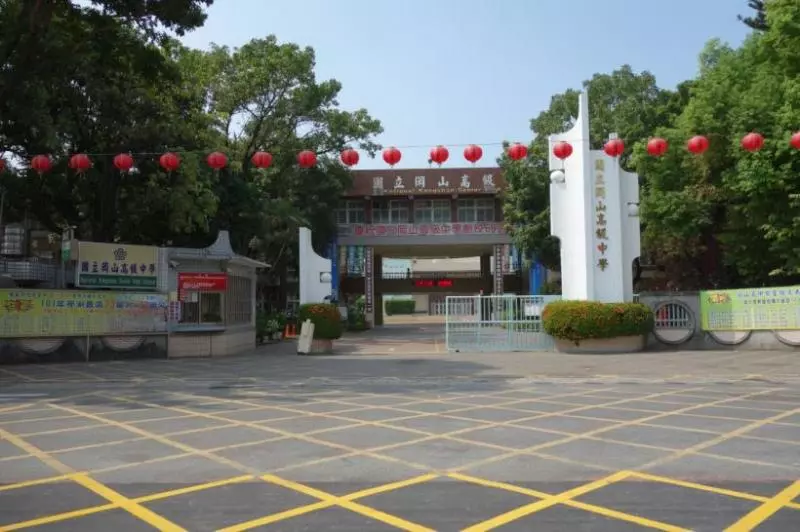 從排長當到1星少將的羅紹和,卻選擇提早退伍,替 5千位孩子奔波,因他也出身窮困、也住過育幼院