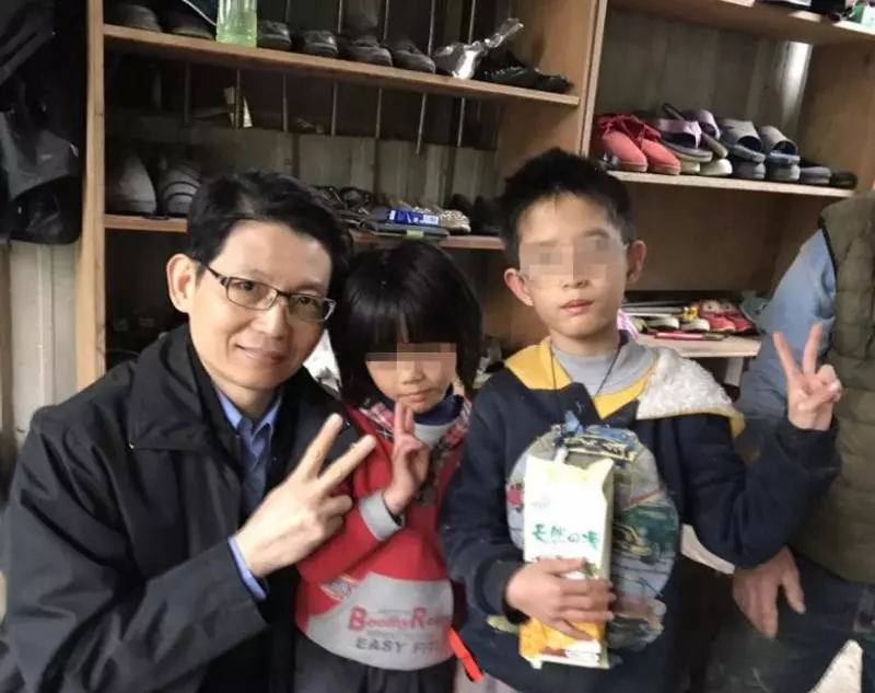 從排長當到1星少將的羅紹和,卻選擇提早退伍,替 5千位孩子奔波,因他也出身窮困、也住過育幼院