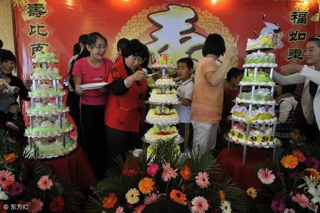 奶奶80大壽我花4萬,飯桌上奶奶說的話,我怒掀桌子帶媽離開