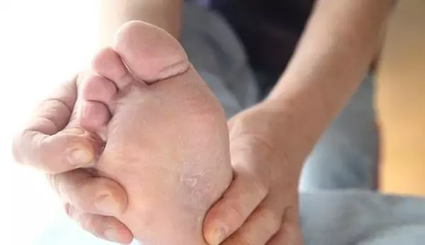 腳上有這3個症狀,表示你的腎非常健康啦!