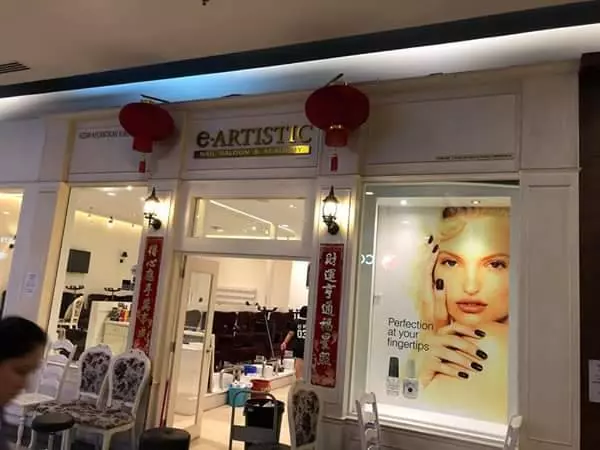 視頻曝光~KSL某專業指甲店與顧客發生爭吵~網友爆料!灰衣男子「不簡單」更多內幕曝光了