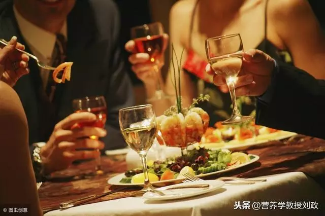 喝酒怎樣才難醉?告訴你幾個很容易做到的小招數
