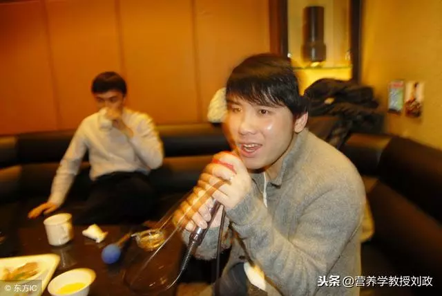喝酒怎樣才難醉?告訴你幾個很容易做到的小招數
