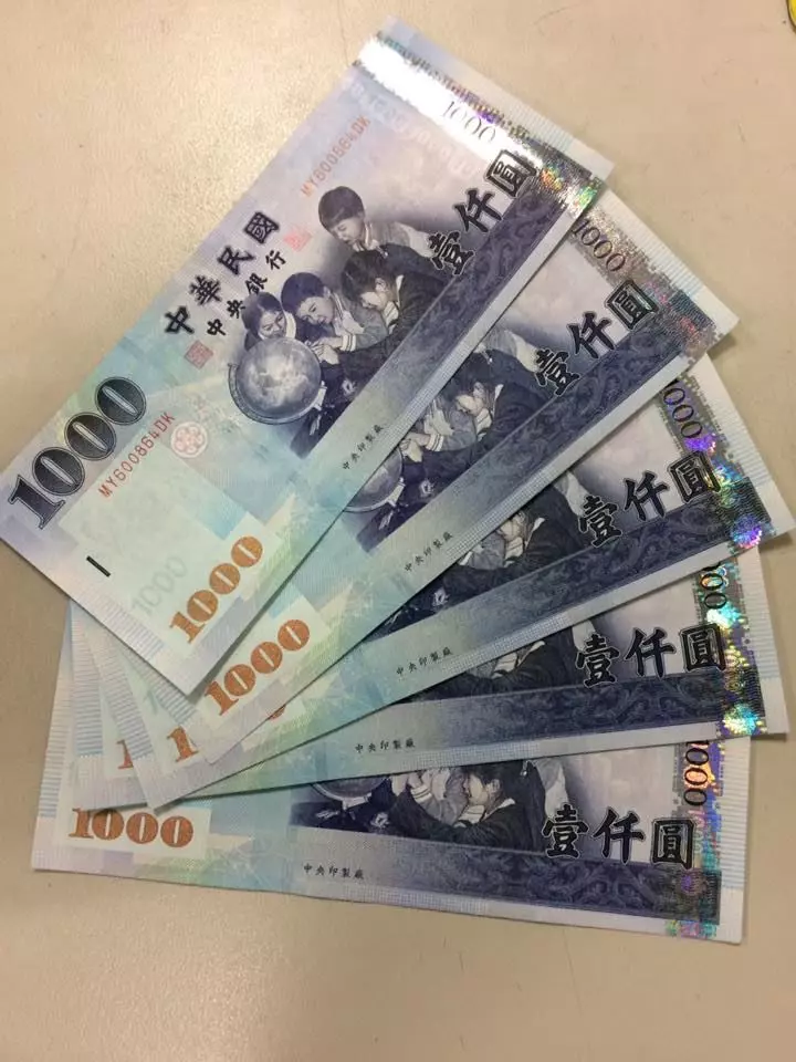 豪包5000竟慘被當「婚宴蟑螂」!他出示請帖拿回紅包,直接打臉工作人員,網友:「看盡人情冷暖!」