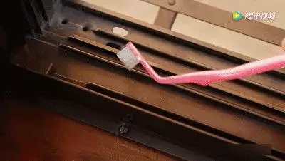 把2根舊牙刷綁在一起,效果竟然這麼好,以前的牙刷都白扔了