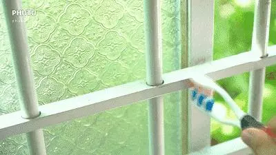 把2根舊牙刷綁在一起,效果竟然這麼好,以前的牙刷都白扔了