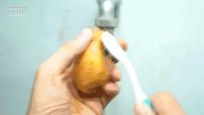 把2根舊牙刷綁在一起,效果竟然這麼好,以前的牙刷都白扔了