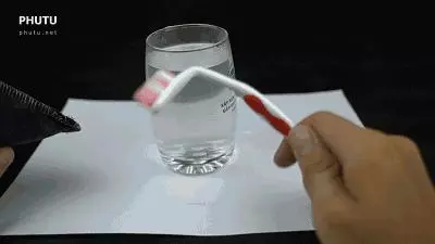 把2根舊牙刷綁在一起,效果竟然這麼好,以前的牙刷都白扔了