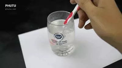 把2根舊牙刷綁在一起,效果竟然這麼好,以前的牙刷都白扔了