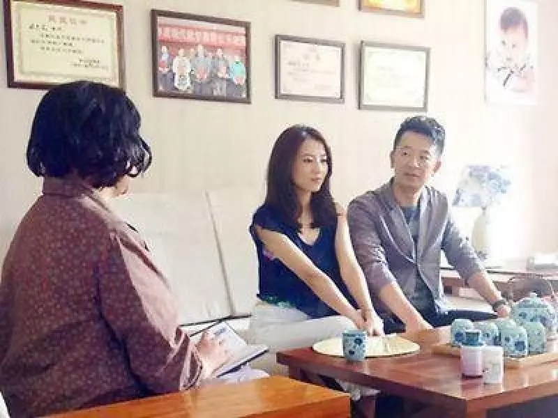 女友月入1萬4,卻衣著樸素,去她家吃一次飯,我提出分手