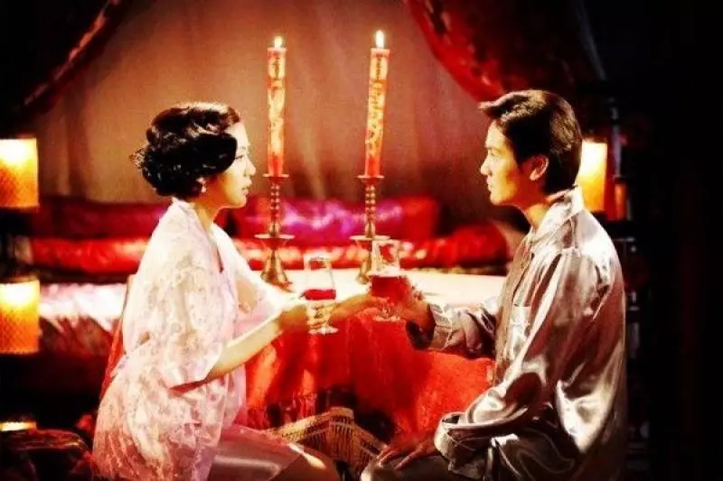 新婚夜,婆婆卻要跟我們睡,我果斷離婚回娘家,隔天婆婆哭了