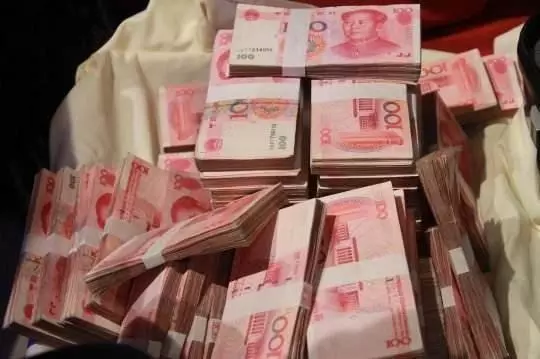 女上司看上老公要我開價,我毫不猶豫三百萬賣夫!幾個月後遇到前夫,他驚訝萬分!