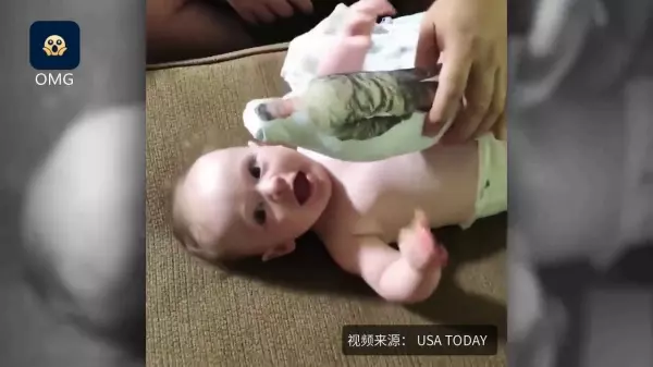 是爸爸!因為爸爸是軍人,常常不再家!當寶寶看到「爸爸玩偶時」激萌的反應萌暈全網!
