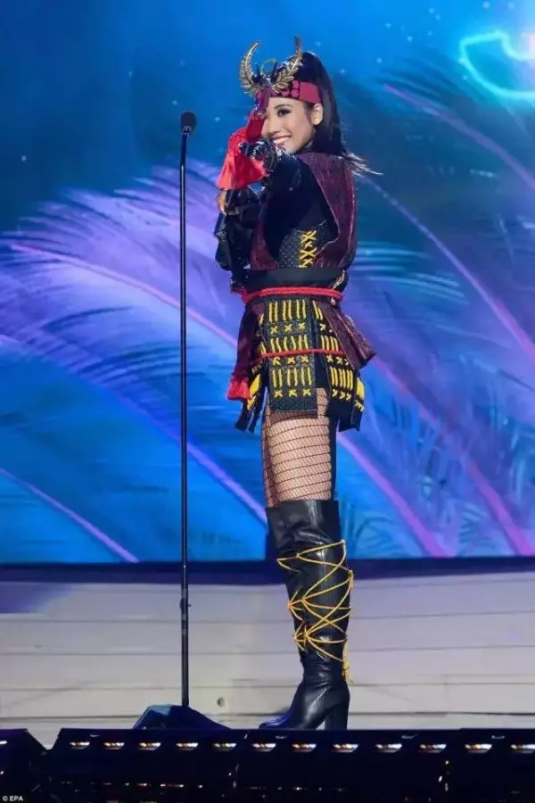 25位環球小姐換上「最能體現自己國家特色的衣服」,當韓國小姐出場時,所有人都看傻了!
