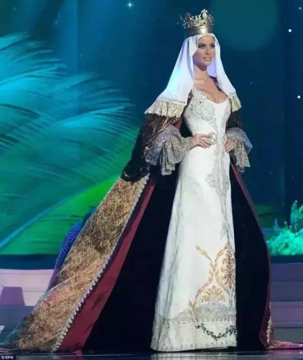 25位環球小姐換上「最能體現自己國家特色的衣服」,當韓國小姐出場時,所有人都看傻了!