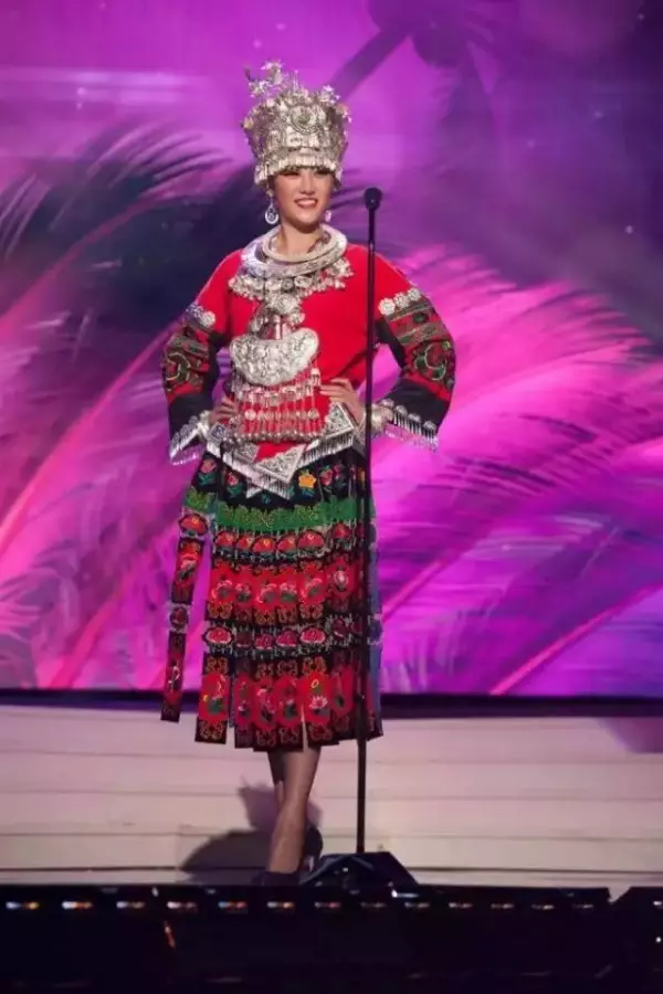 25位環球小姐換上「最能體現自己國家特色的衣服」,當韓國小姐出場時,所有人都看傻了!