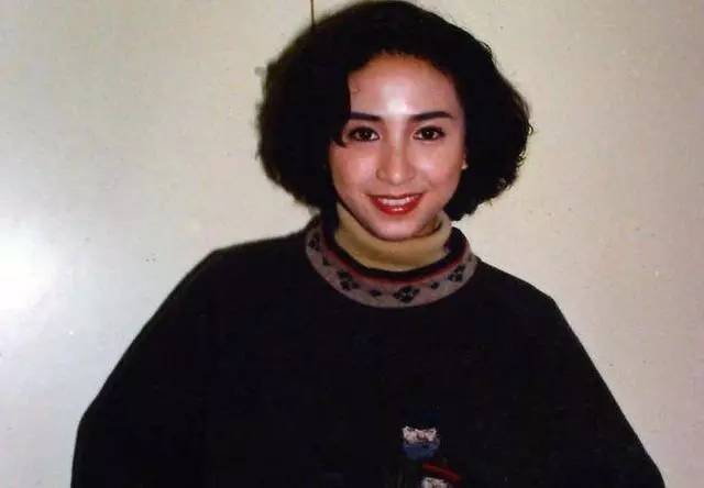 18歲成港姐亞軍,25歲嫁入豪門,夫妻恩愛20年成最幸運港姐