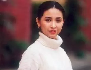 18歲成港姐亞軍,25歲嫁入豪門,夫妻恩愛20年成最幸運港姐