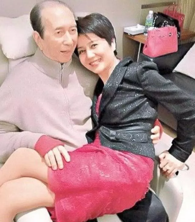 97歲賭王入住ICU四房子女輪流探望,網友:斗爭堪比甄嬛傳!