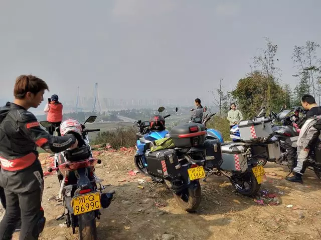 摩旅很辛苦!為什麼不換汽車去旅行呢?