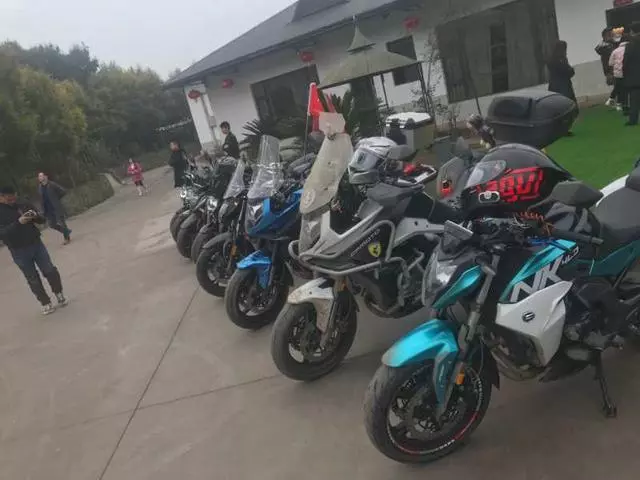 摩旅很辛苦!為什麼不換汽車去旅行呢?