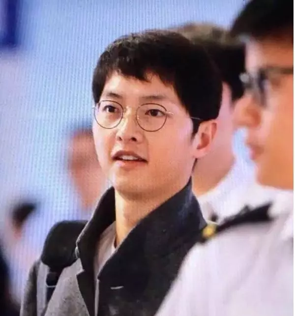 韓星集體發福!李敏鎬帥氣不再,宋仲基變宋腫基,全智賢認不出,他號稱亞洲最帥反差最大!