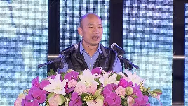 愛河燈會熱鬧開幕 素還真帥氣打頭陣