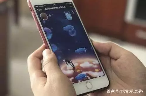 爺爺出車禍成植物人,爸無意撥錯爺爺的電話,電話一接通爸愣住了