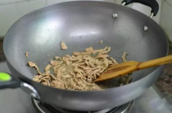 家常菜青椒肉絲的做法