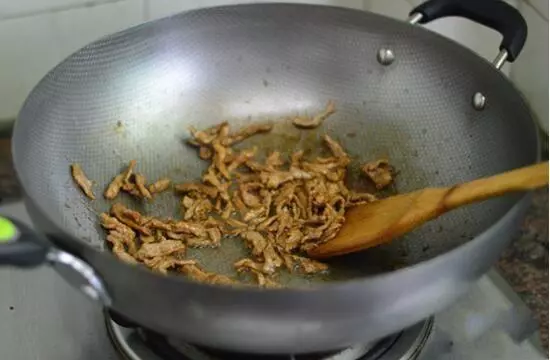 家常菜青椒肉絲的做法
