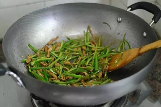 家常菜青椒肉絲的做法