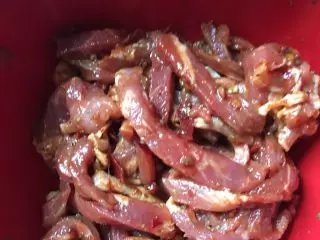 簡單家常菜,青椒炒肉絲,清香撲鼻、鮮美可口,做法簡單,動手吧
