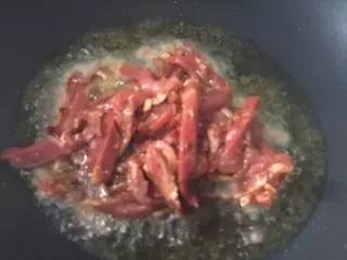 簡單家常菜,青椒炒肉絲,清香撲鼻、鮮美可口,做法簡單,動手吧