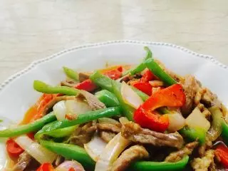 簡單家常菜,青椒炒肉絲,清香撲鼻、鮮美可口,做法簡單,動手吧