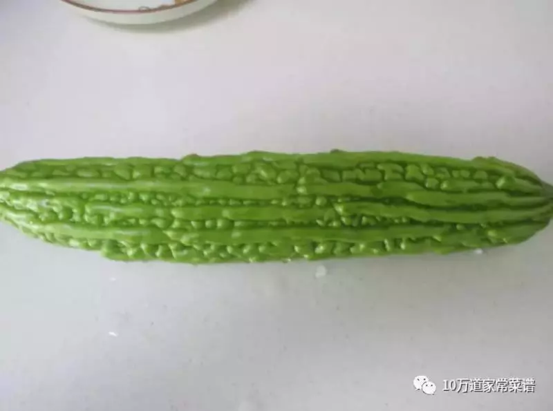 簡單易做,好吃不上火的涼拌苦瓜,請大家參考