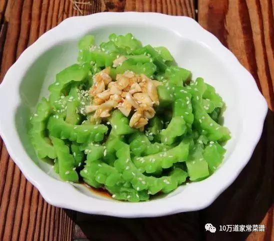 簡單易做,好吃不上火的涼拌苦瓜,請大家參考