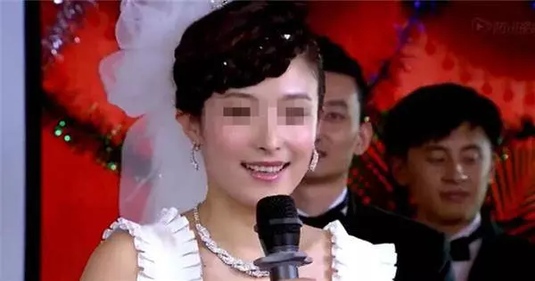 父母去世大伯養我十年,出嫁當天我上臺講了「幾句話」,從此村裏沒有人願意和他們家打交道。。。