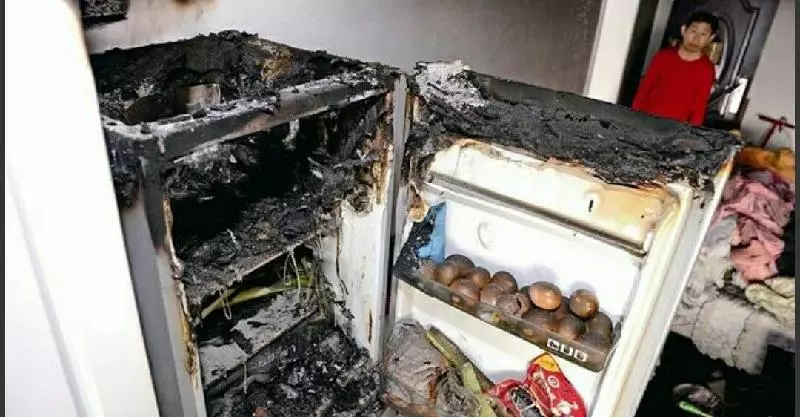 還是頭一次看到冰箱會爆炸!這3樣東西趕緊拿出來,太多人放錯了