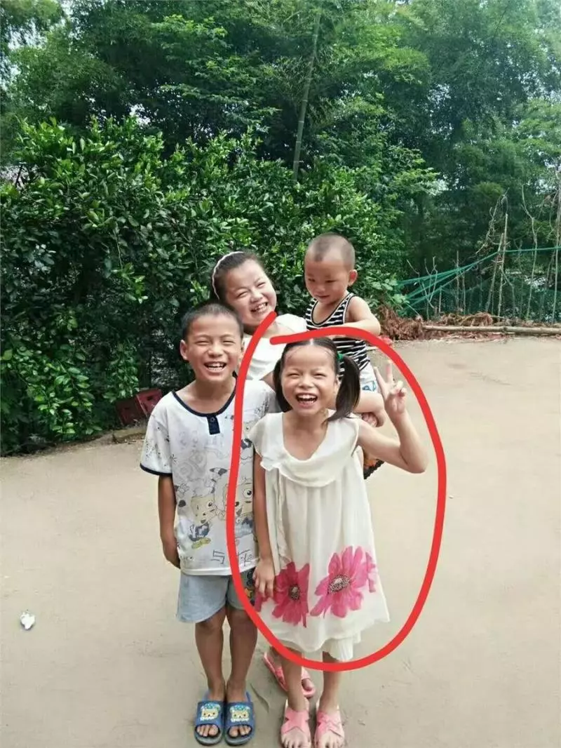 「爸爸,我不治了,給我買雙新鞋和一身新衣服就好。」 8歲女童被馬蜂群蜇,求家人放棄!…