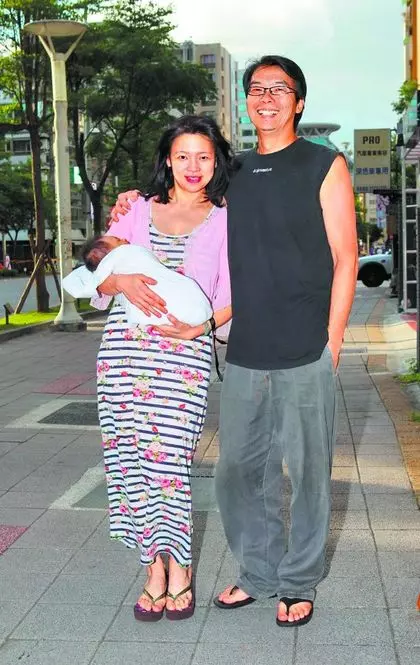 當年她被偷拍「光碟案」轟動全台!隱居國外後低調嫁台商、事隔15年近況終曝光!...