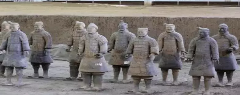 有人說兵馬俑是真人燒製的,專家研究一尊破碎兵馬俑,揭開真相!