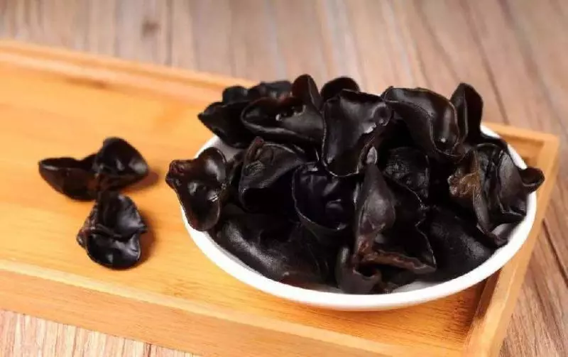 腳上4種情況,是血管「堵住」了,常吃3種食物疏通血管!