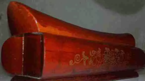 工人炸出一座古墓,出土疑似「血棺」,專家好奇過來查看,見後卻大驚失色:危險,快撤!