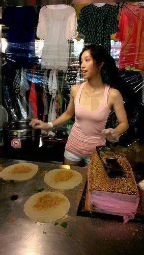 五年過去了…當年紅極一時的「饒河花生捲妹」近況曝光!網淚嘆:又一個表特世代的結束!