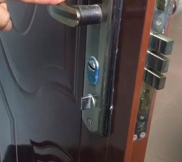 提醒!晚上睡覺前,一定要在門裡面插把鑰匙,聽開鎖師傅說完,太棒了