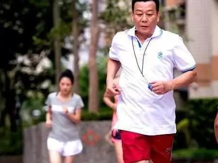 一夫二妻,樓上樓下,63歲寇世勳已後悔稱太累!